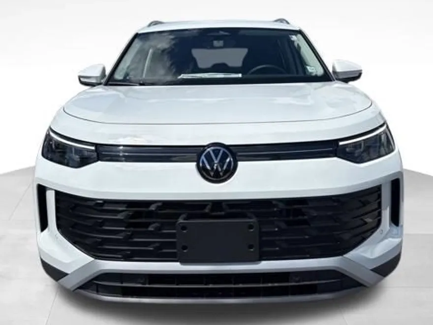 2025 Volkswagen Tiguan SE photo 1