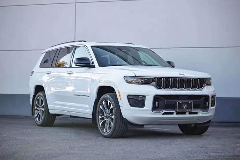 2022 Jeep Grand Cherokee Overland photo 1