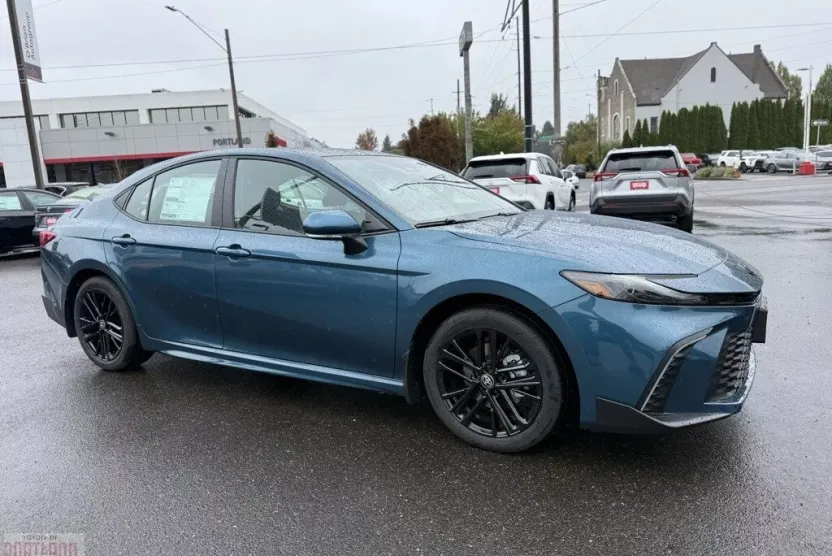2026 Toyota Camry SE photo 1