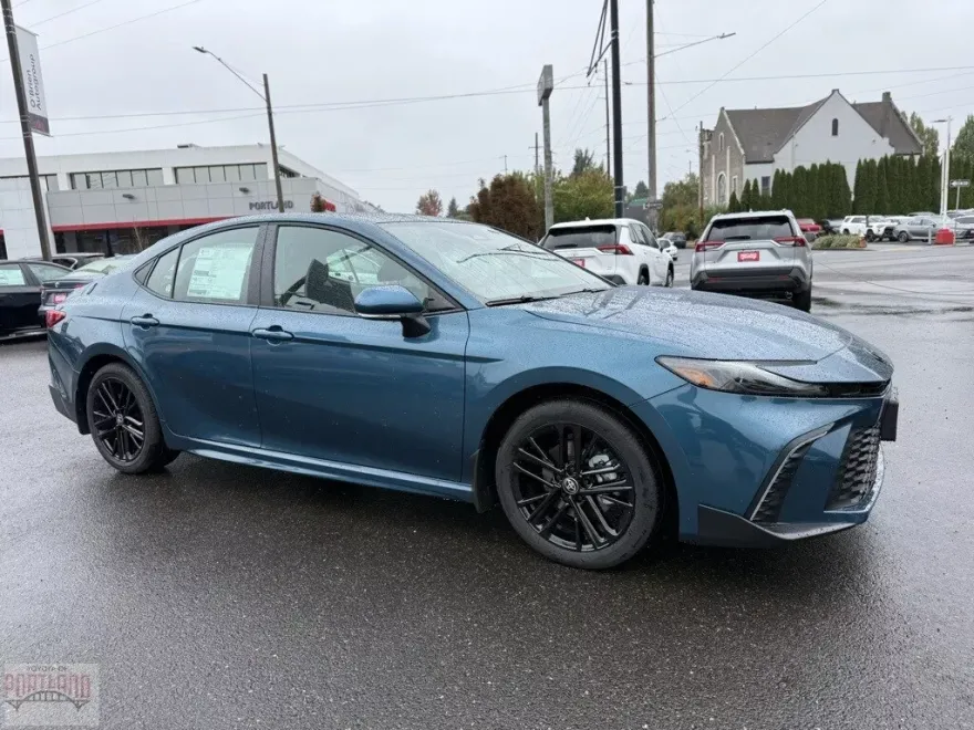 2026 Toyota Camry SE photo 1
