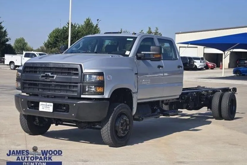 2025 Chevrolet Silverado 6500HD Work Truck photo 1