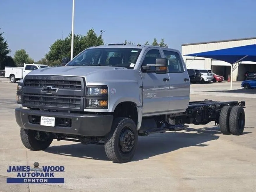 2025 Chevrolet Silverado 6500HD Work Truck photo 1