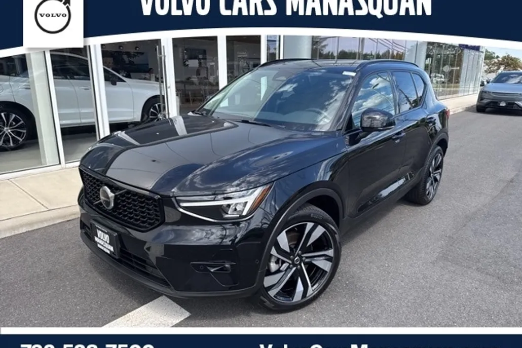 2025 Volvo XC40 Plus photo 1