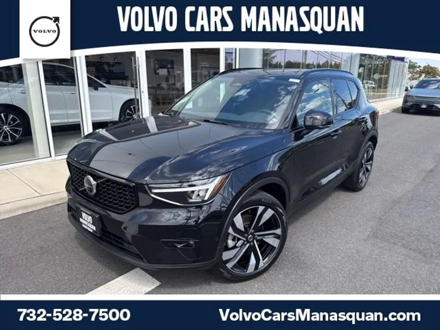 2025 Volvo XC40 Plus photo 1