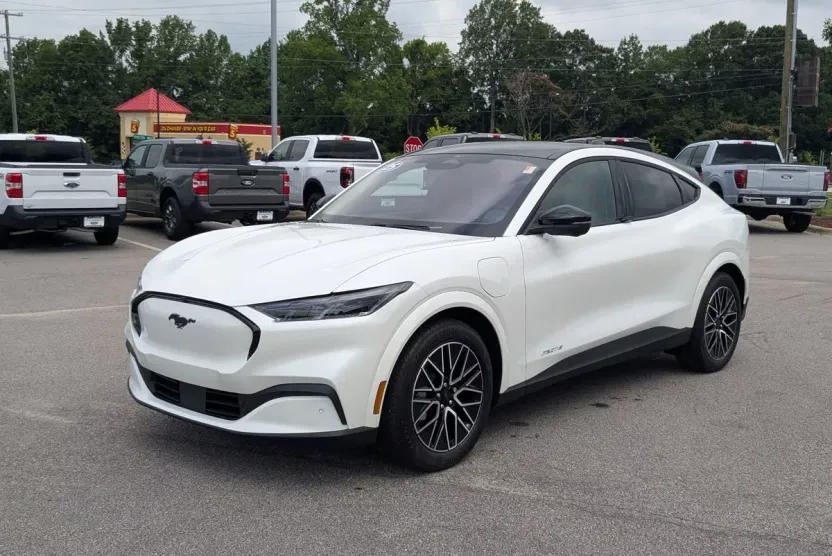 2025 Ford Mustang Mach-E Premium photo 1