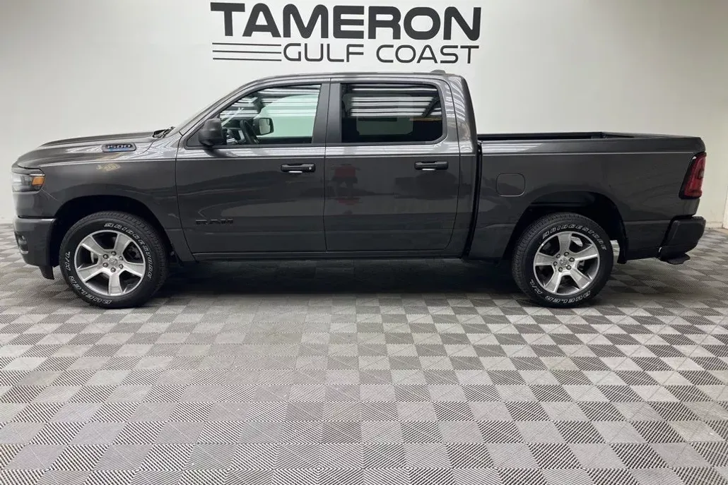 2025 Ram 1500 Tradesman photo 1