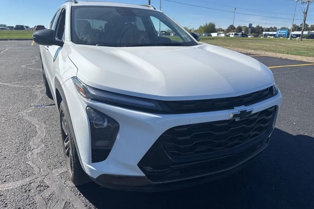 2024 Chevrolet Trax ACTIV photo 1