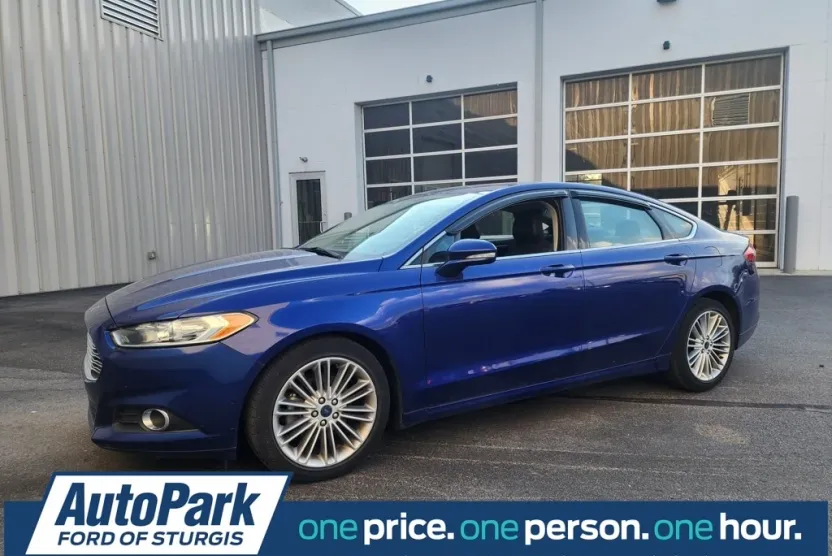 2015 Ford Fusion SE photo 1