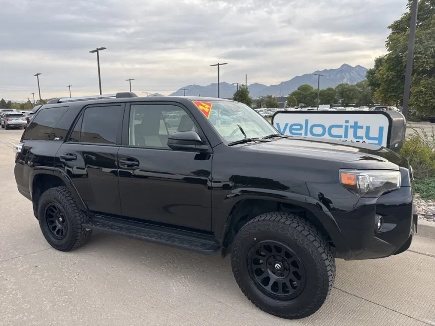 2024 Toyota 4Runner SR5 photo 1