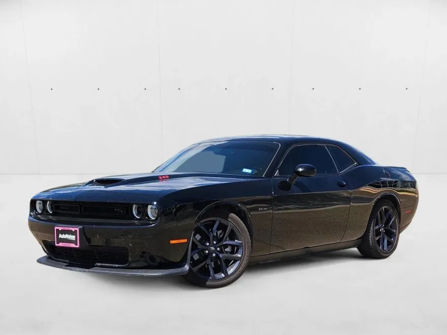2023 Dodge Challenger R/T photo 1