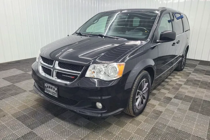 2016 Dodge Grand Caravan SXT Plus photo 1