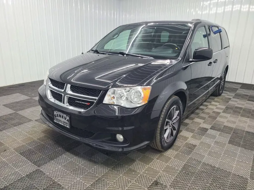 2016 Dodge Grand Caravan SXT Plus photo 1