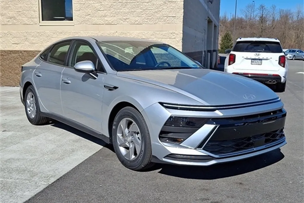 2025 Hyundai Sonata SE photo 1