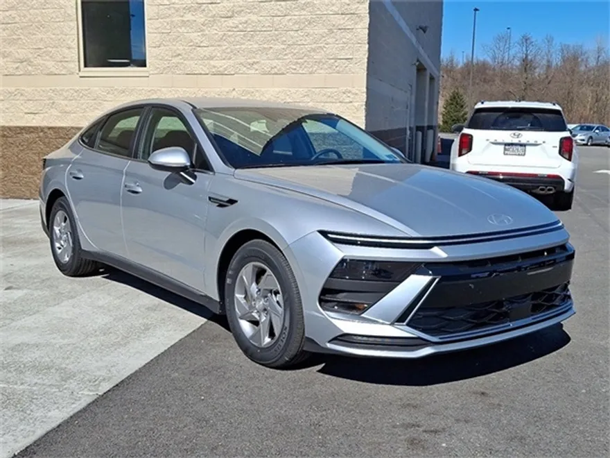 2025 Hyundai Sonata SE photo 1