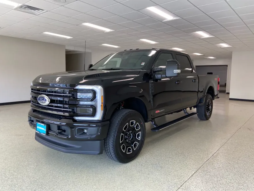 2025 Ford F-250 Platinum photo 1