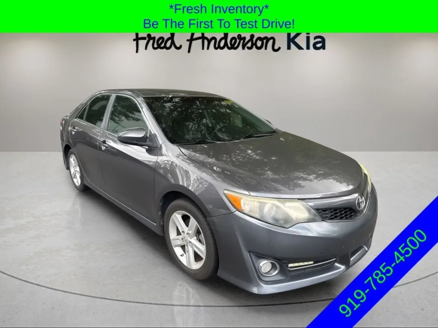 2013 Toyota Camry SE photo 1
