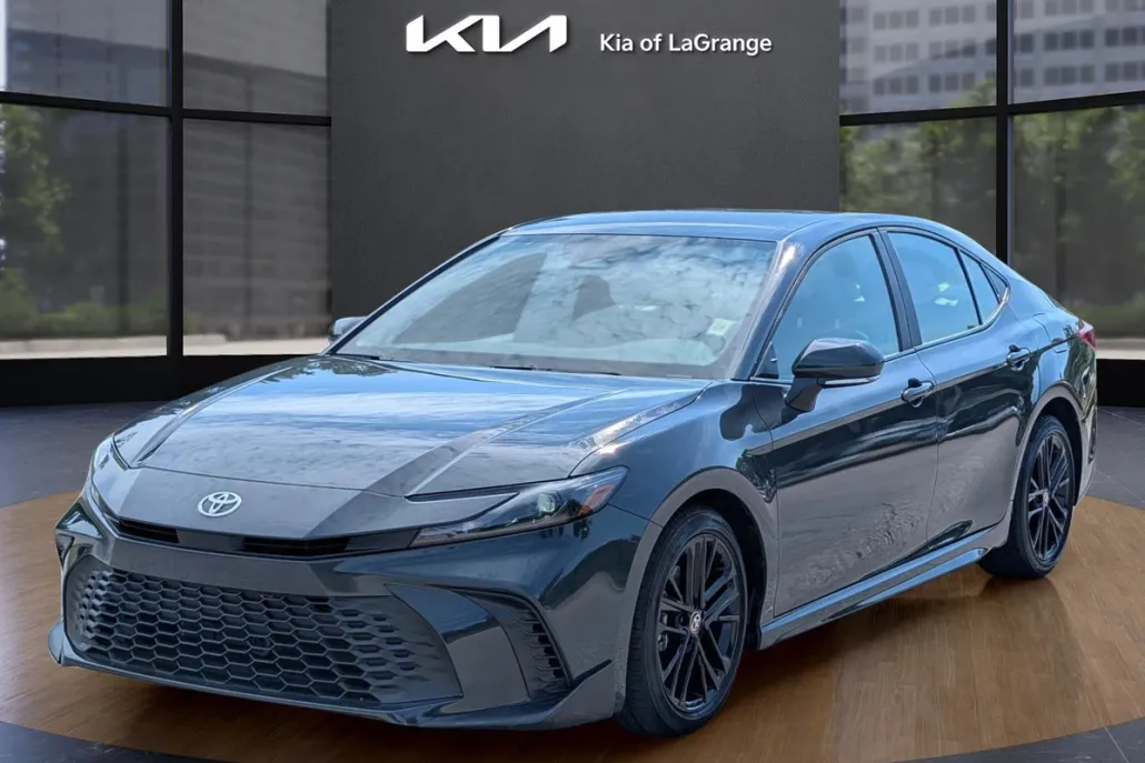 2025 Toyota Camry LE photo 1
