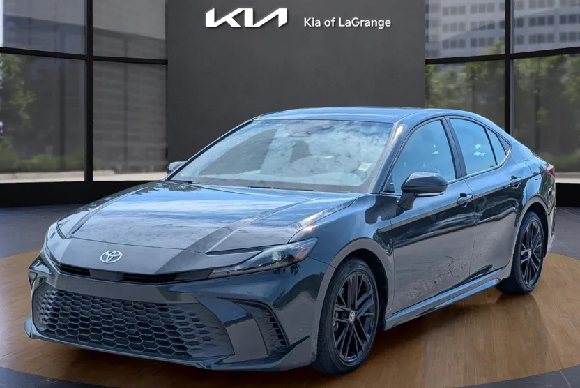 2025 Toyota Camry LE photo 1