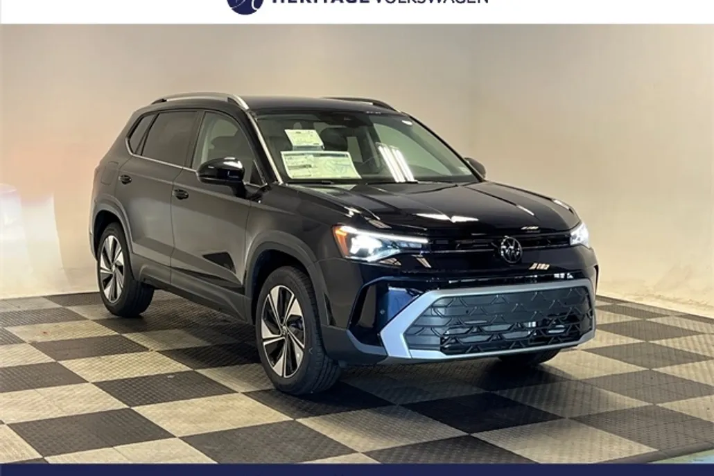 2025 Volkswagen Taos SE photo 1