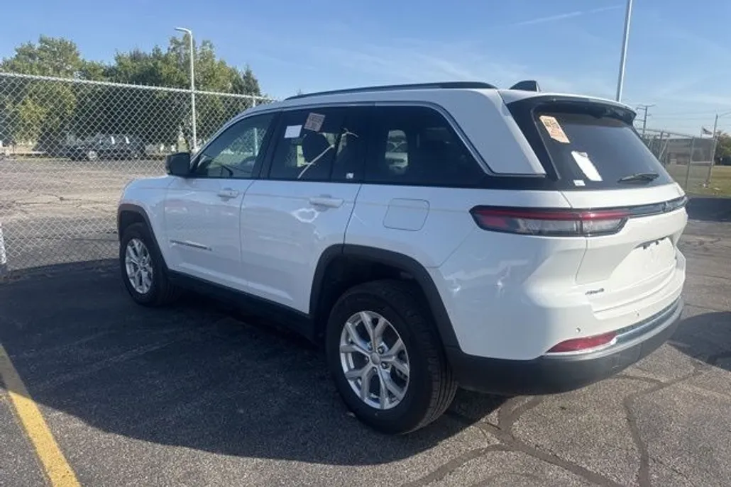 2023 Jeep Grand Cherokee Limited photo 1