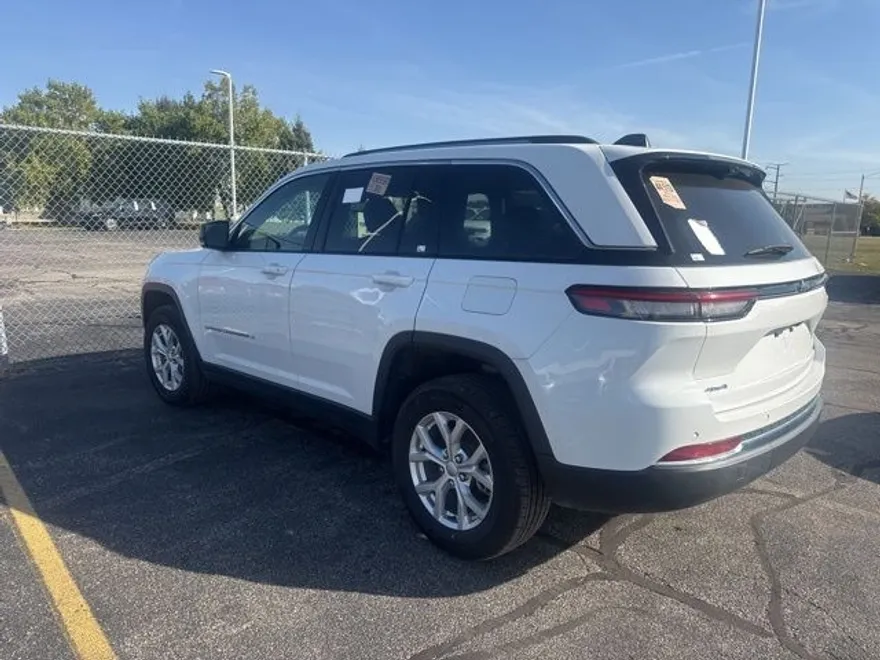 2023 Jeep Grand Cherokee Limited photo 1