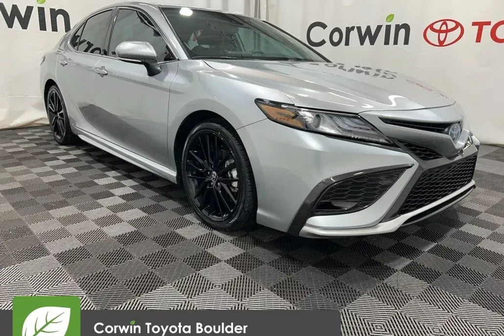2023 Toyota Camry Hybrid XSE photo 1
