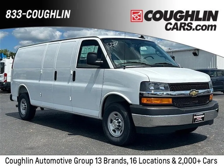 2025 Chevrolet Express Cargo 3500 photo 1