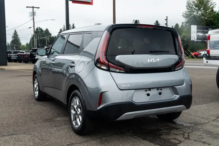 2024 Kia Soul LX photo 1