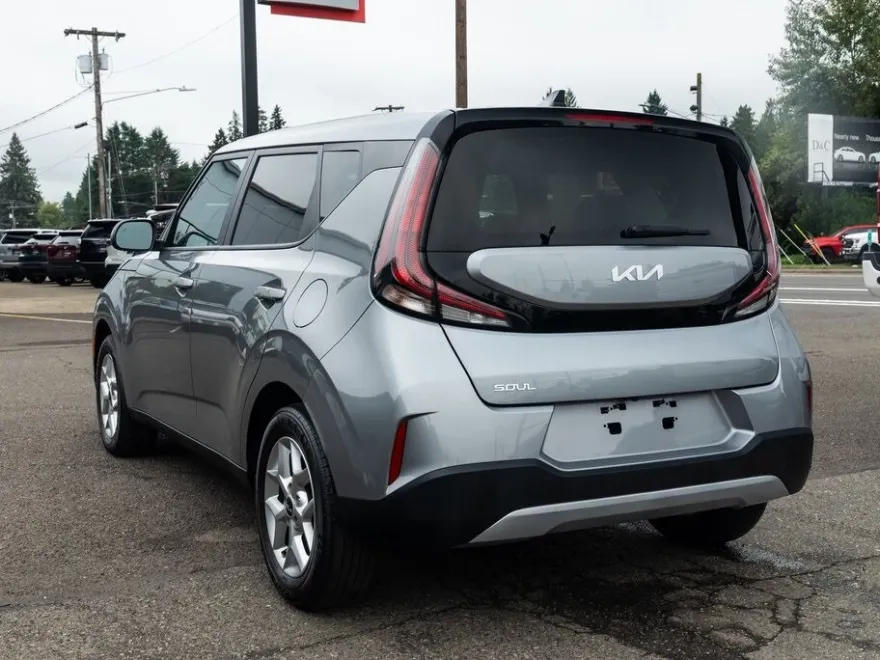 2024 Kia Soul LX photo 1