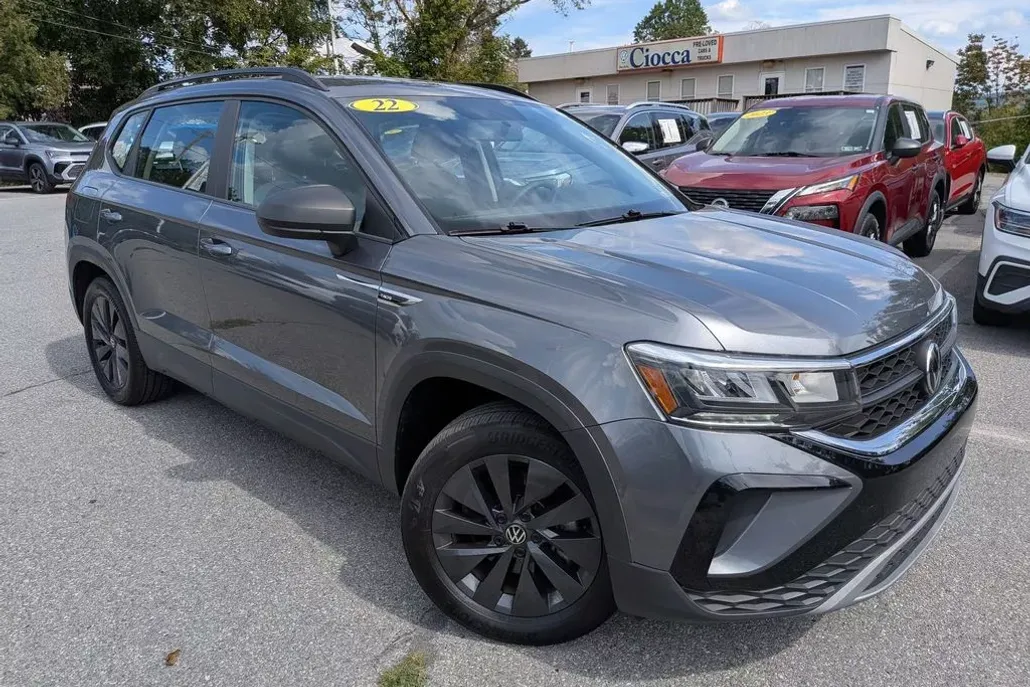 2022 Volkswagen Taos S photo 1