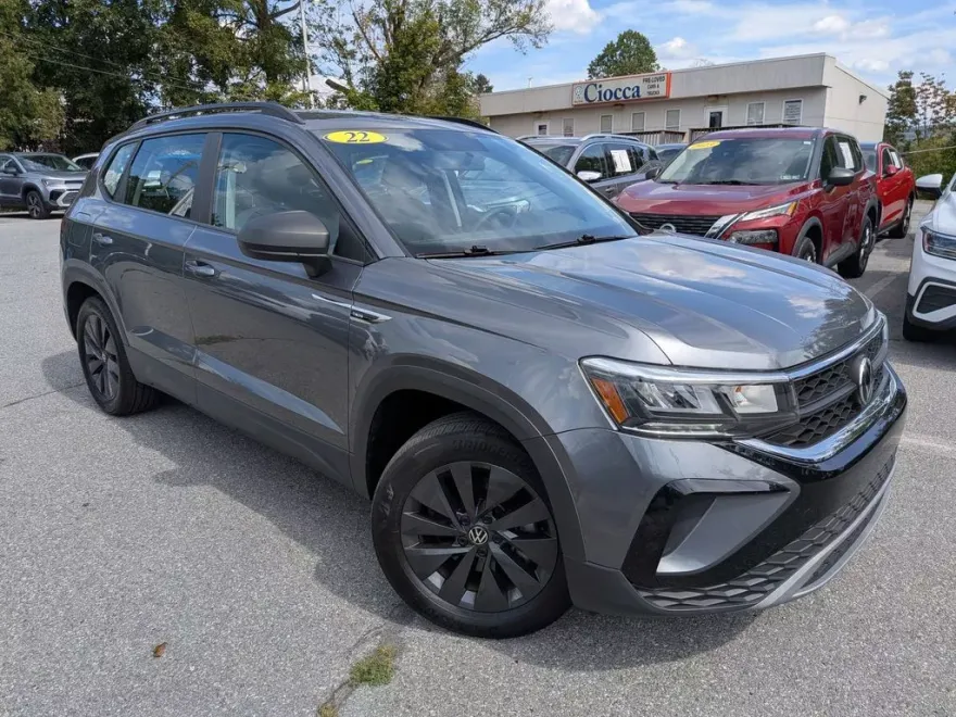 2022 Volkswagen Taos S photo 1