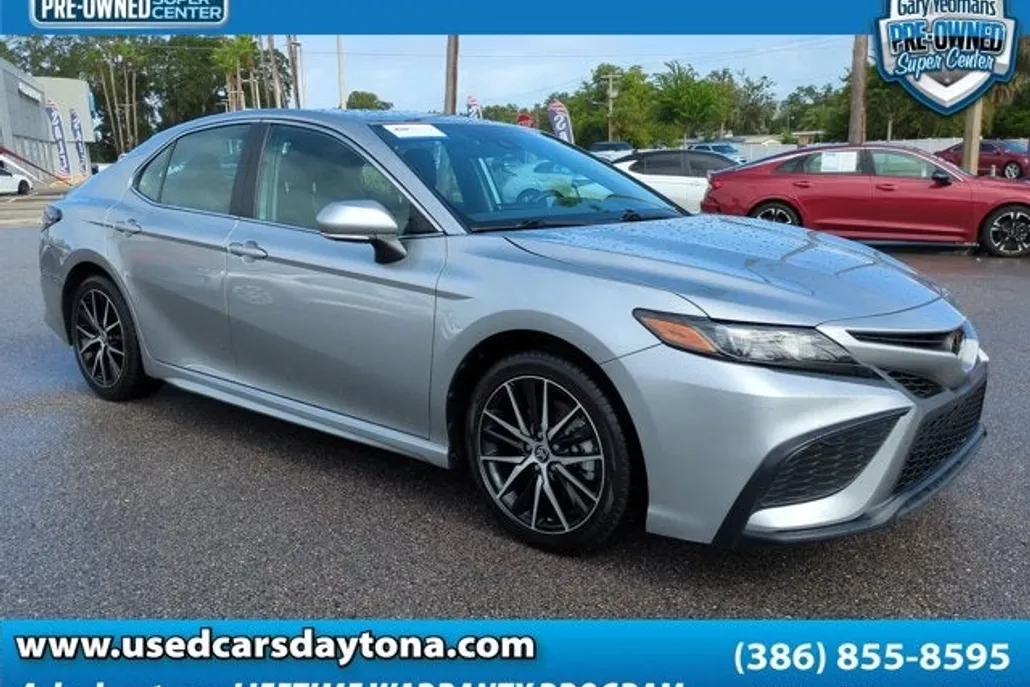 2024 Toyota Camry SE photo 1