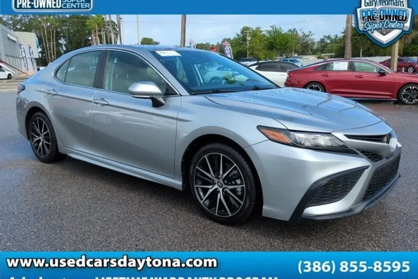2024 Toyota Camry SE photo 1