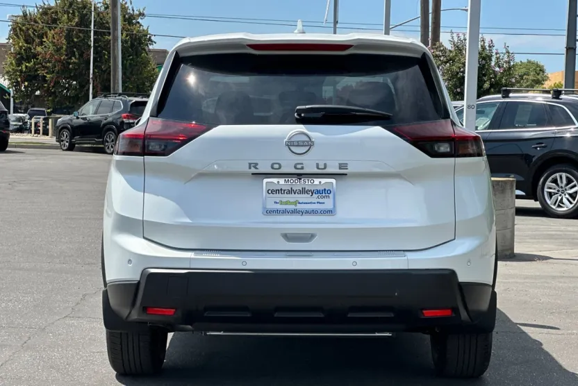 2026 Nissan Rogue SV photo 1