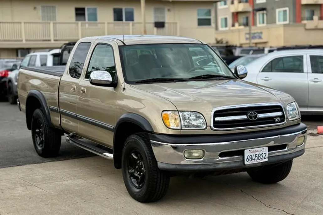 2002 Toyota Tundra SR5 photo 1