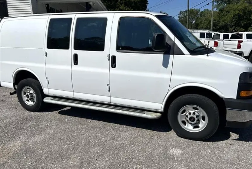2023 Gmc Savana 2500 Cargo photo 1