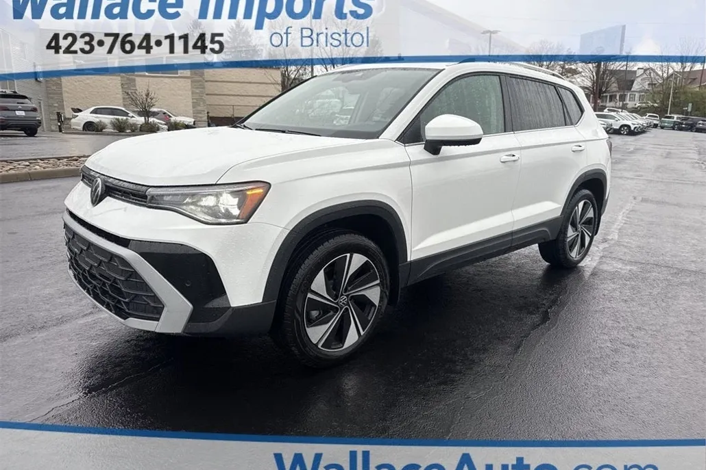 2025 Volkswagen Taos SE photo 1