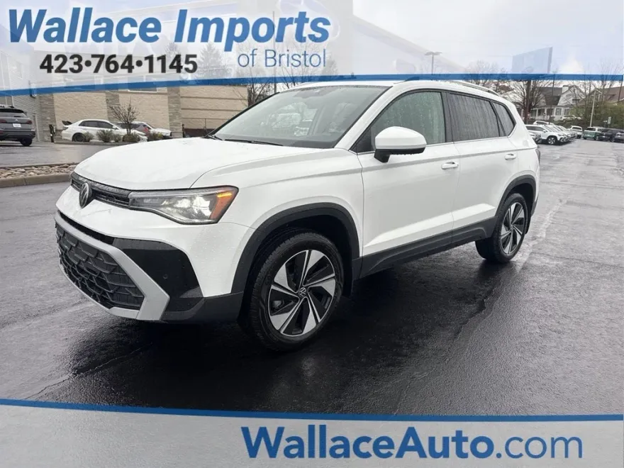 2025 Volkswagen Taos SE photo 1