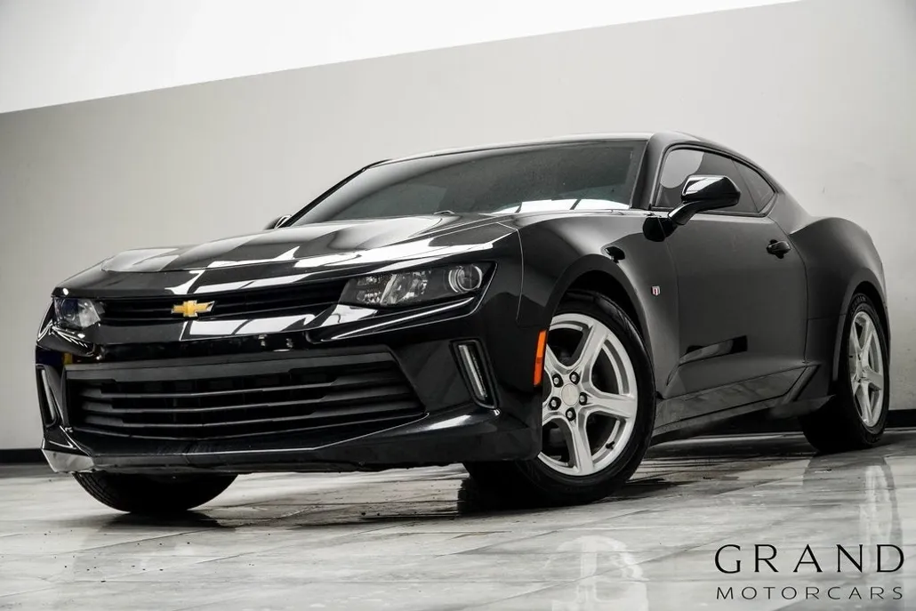 2018 Chevrolet Camaro 1LT photo 1