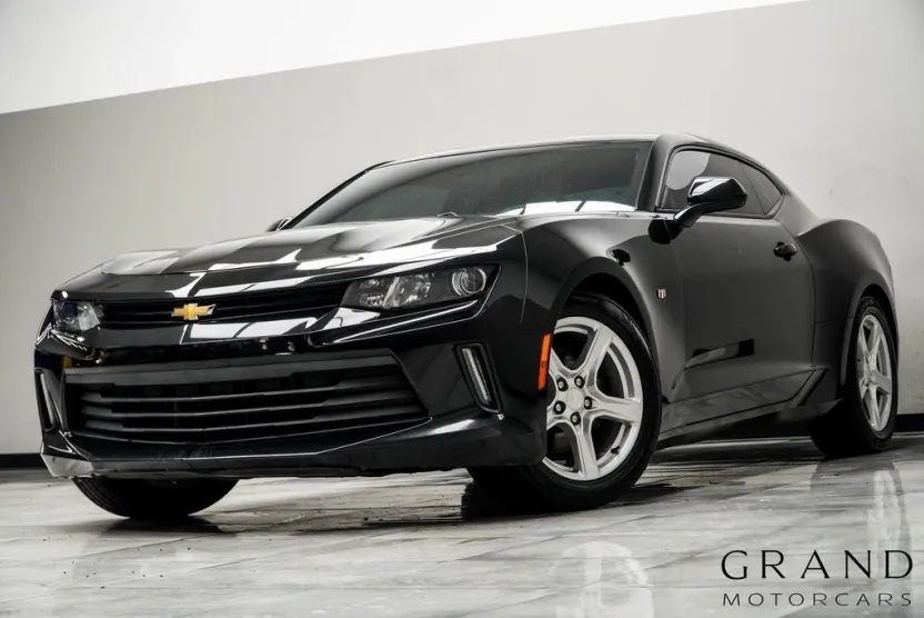 2018 Chevrolet Camaro 1LT photo 1