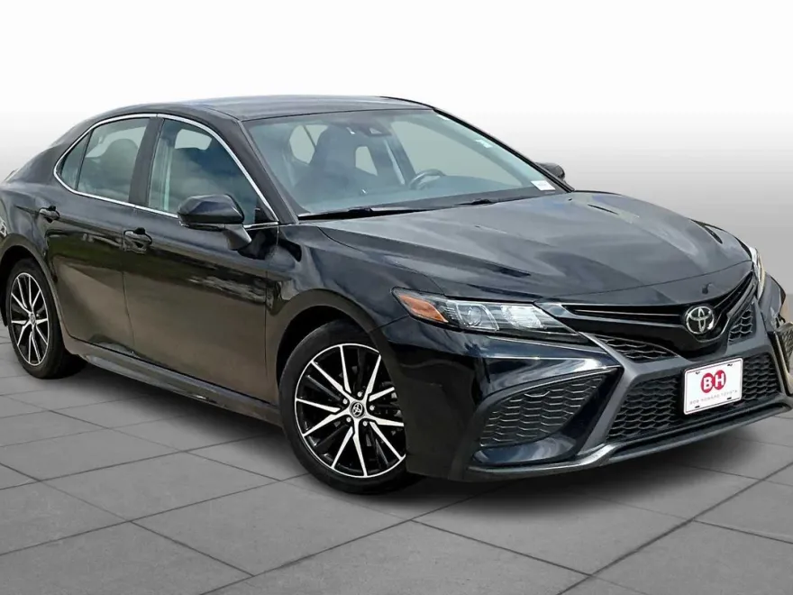 2023 Toyota Camry SE photo 1