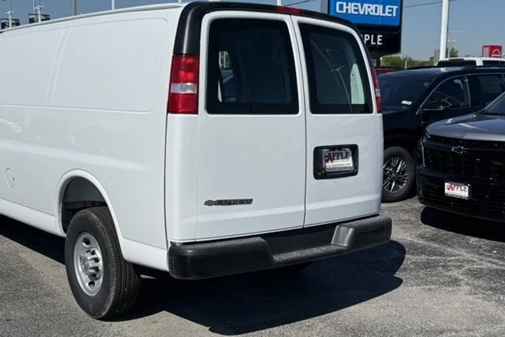 2025 Chevrolet Express Cargo 2500 photo 1