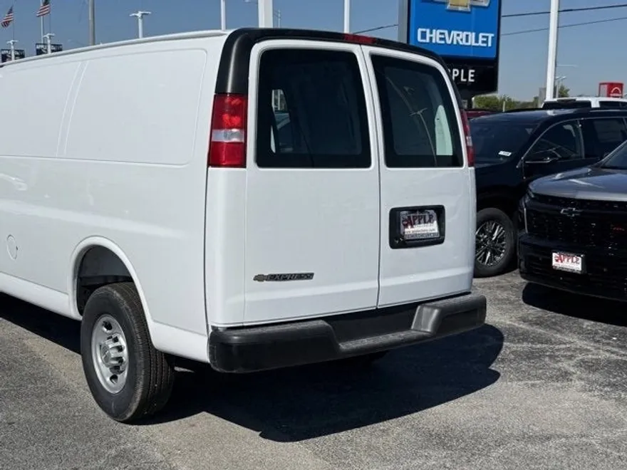 2025 Chevrolet Express Cargo 2500 photo 1