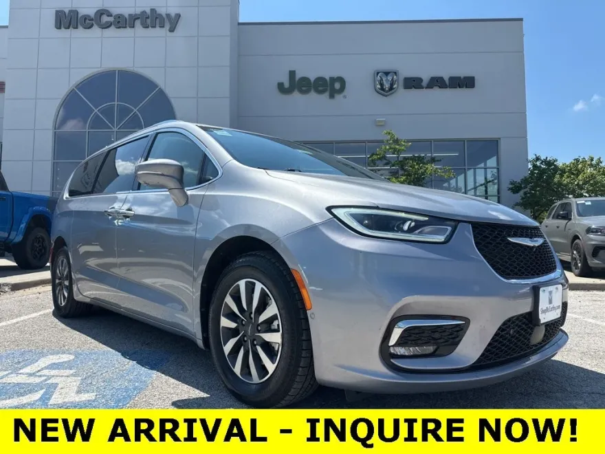 2021 Chrysler Pacifica Hybrid Touring L photo 1