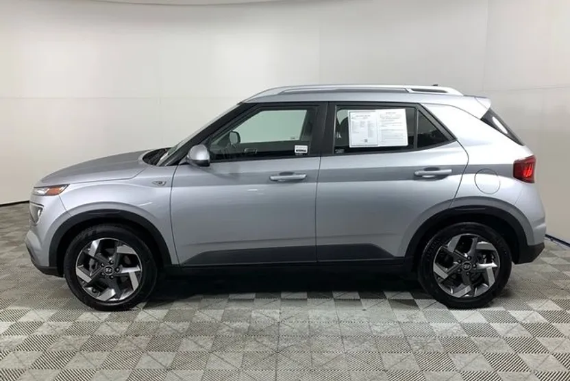 2021 Hyundai Venue SEL Denim photo 1