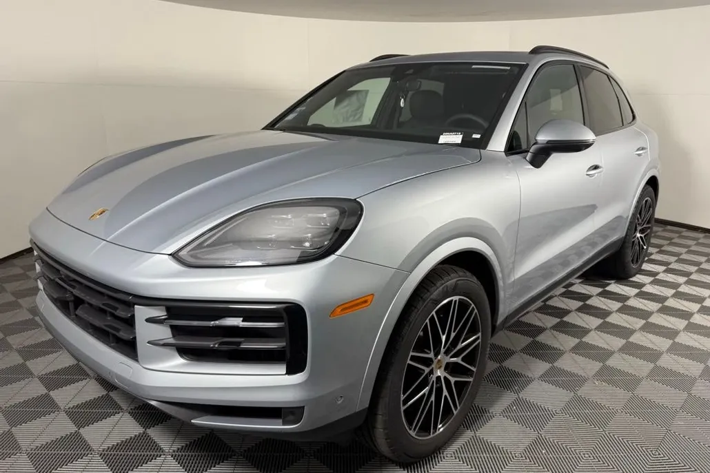 2025 Porsche Cayenne Base photo 1