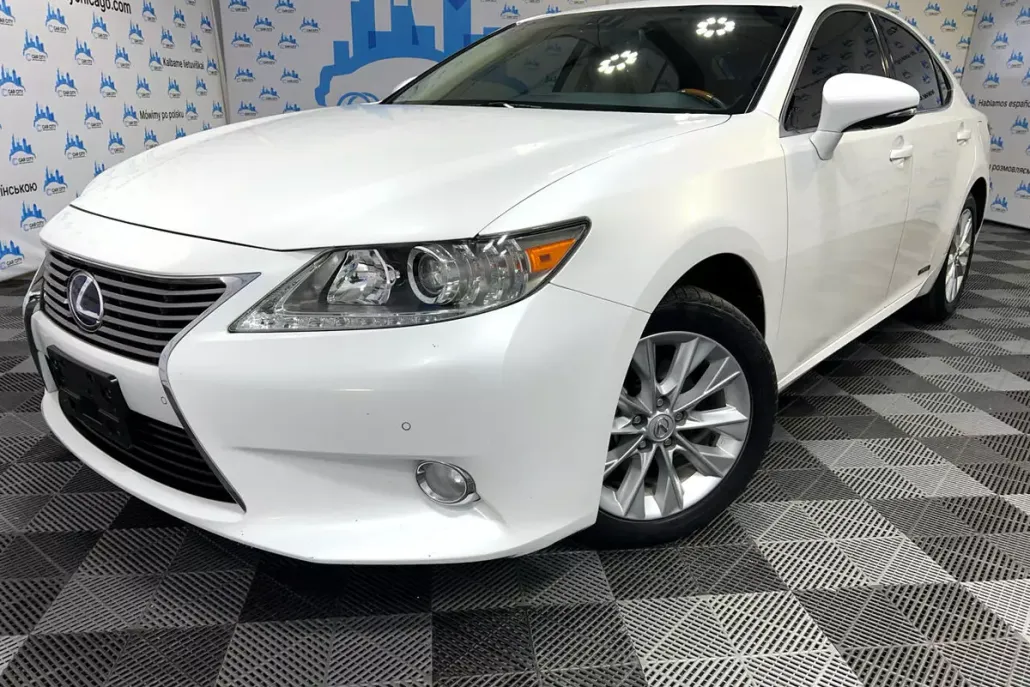 2013 Lexus ES 300h photo 1