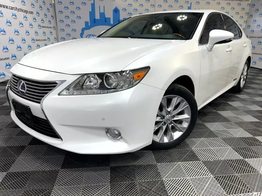 2013 Lexus ES 300h photo 1