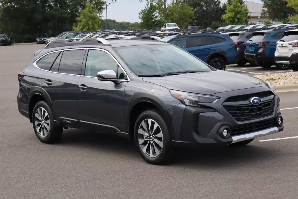 2025 Subaru Outback Touring photo 1
