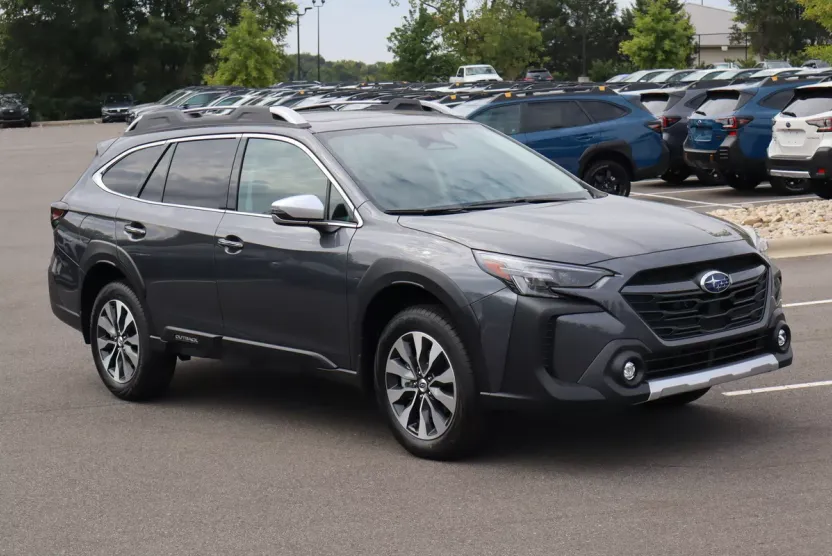 2025 Subaru Outback Touring photo 1